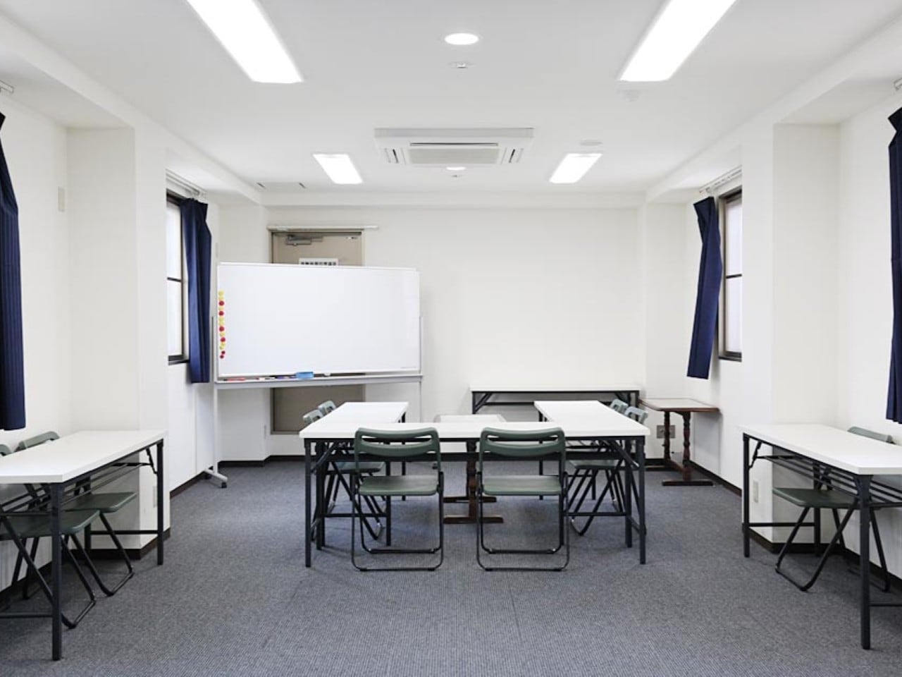 会議室（半）